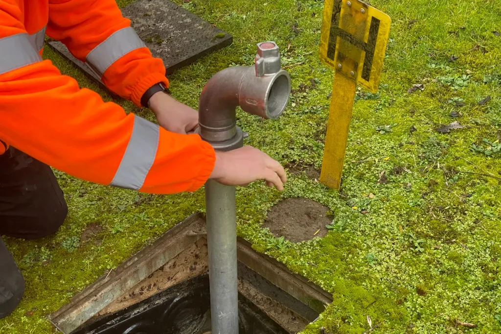 servicing of a fire hydrant