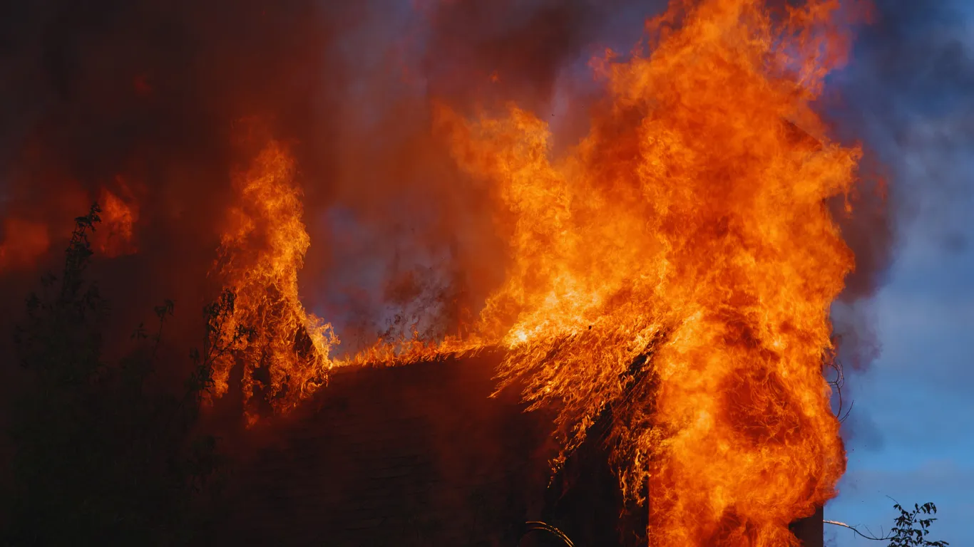 Building burning from failure to comply with the Regulatory Reform (Fire Safety) Order 2005